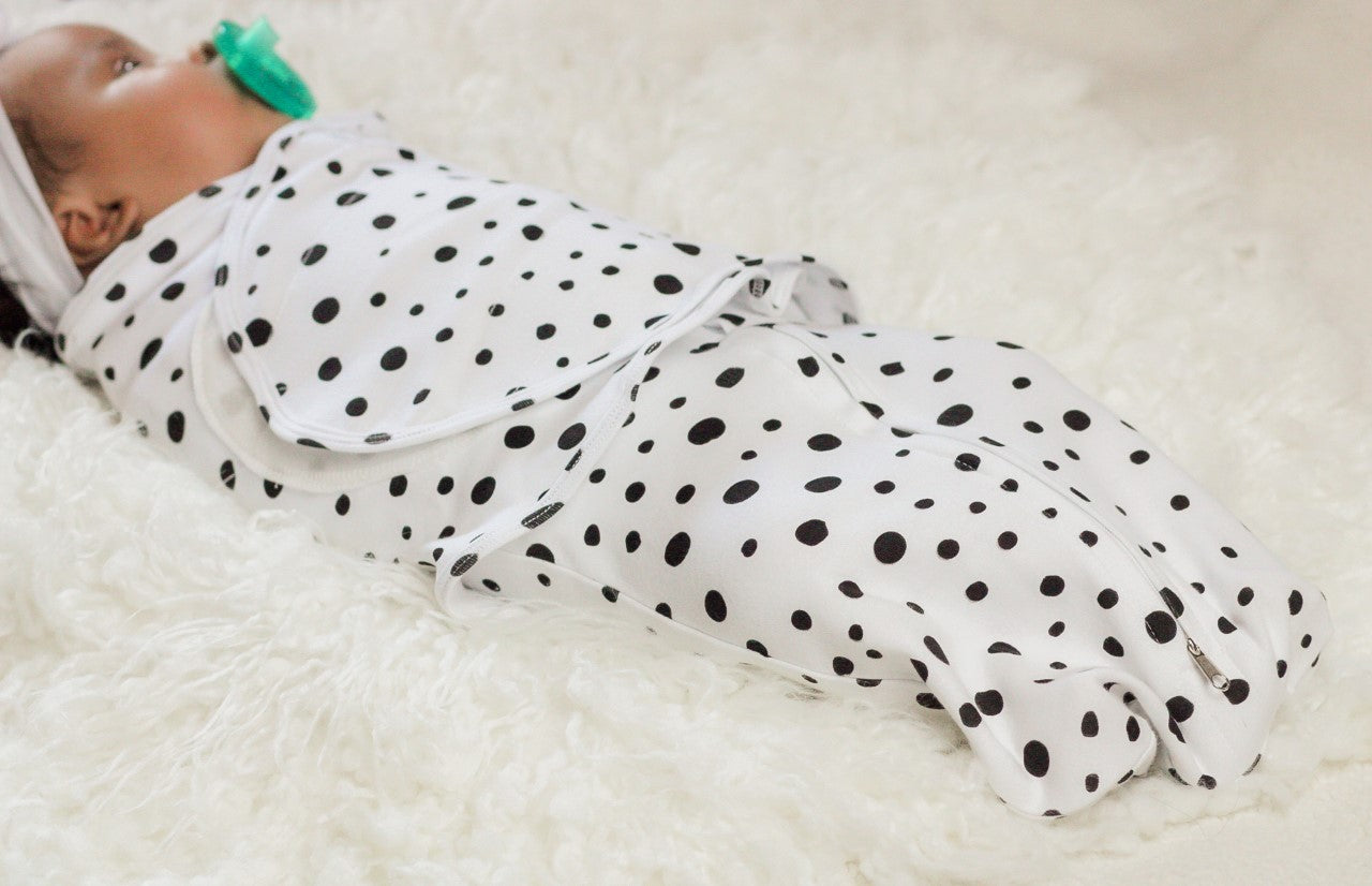 Close-up of the ultra-soft cotton fabric of LullaBaby Swaddle in Oreo